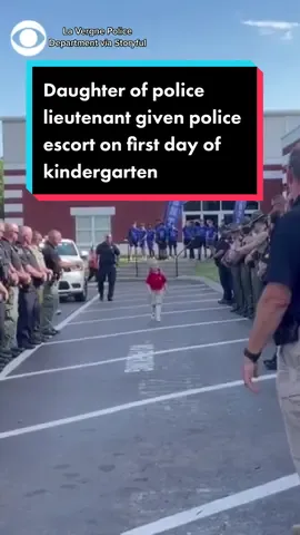 The daughter of a late police lieutenant was given a police escort on her first day of kindergarten ##news##heartwarming