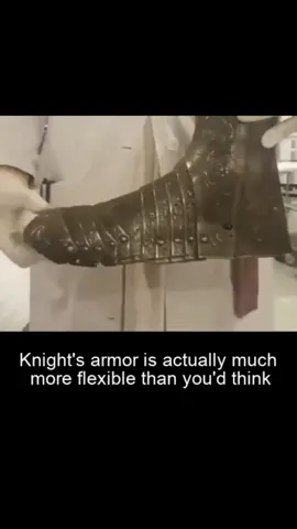 I’ve always found knights armour and armadillo design very inspiring when thinking of designs for flexible yet highly protective exoskeletons . This awesome little video from @historicaleaks demonstrates it nicely 👣 #thefootcollective #shoes #natural #flexible #design #protectivefootwear #armadillo #movement #foothealth #fyp