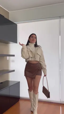 Belleza @alessandrabobadilla97 🙌🥰 look casaca Karla, chompa kim y falda Short Chiara 🔥🥰 !! Cuéntanos cuál es tu pieza favorita? #OOTD #fashiontiktok #fashionstyle #fashionblogger #fashioninfluencer #bnedicta #peru