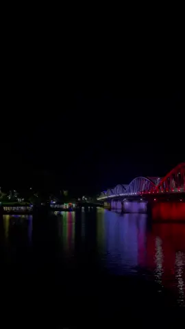 Năm tháng qua đi như mùa nối mùa trải dài bất tận, con đường nào rồi cũng thay tên, góc phố cũ rong rêu đầy kỉ niệm, người lướt qua nhau vạn lần không thể níu giữ được nhau....#xuhuong #xuhuongtiktok #hue #virall #viralvideo #chillmelodies #chillwithtiktok #vietnam #buon_tam_trang #fyp #vibes #hue_mong_mo #fypシ #viralvideos #fypviral #viraltiktok