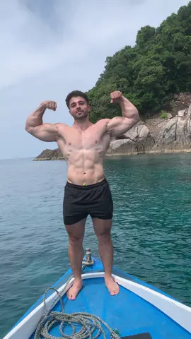 Redang gains 💪🏻 #fyp #fypシ #fypage #fypシ゚viral #viral #mucsle #workout #gym #fypdongggggggg #chestday #chestfly #malaysia #kualalumpur #india #indonesia #chaina #thailand #like #chesterbennington #like #likeboss #fypdongggggggg#cutting #ripped #shredded #bulking #muscle #muscles #likeaboss