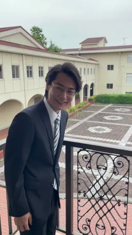 #みなと商事コインランドリー OP映像から、空を眺めている佐久間先生。第５話OPで使用されていました！最後捕まえてくれたんですかね‥？（たまたまです）#福士誠治 #みなしょー