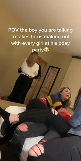 Poor little 19 year old hannah😂😂