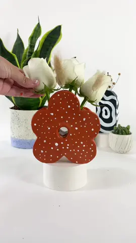 The prettiest vase for the prettiest flowers😍🌸 #pottery #satisfying #airdryclay #handmade
