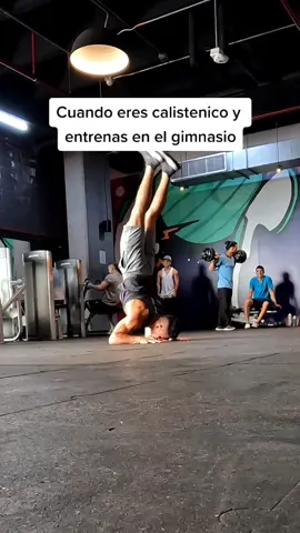 Esto pasa cuando entreno en un gimnasio 😎 #reaccion #calistenia #gym #reacciones #calisthenics #streetworkout #workout