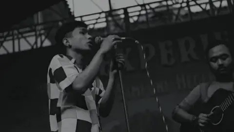 menunggu itu kan menjemukan. #menghitunghari2 #fourtwnty #fourtwntymusic #fourtwntyliveinkl #gigsjournal