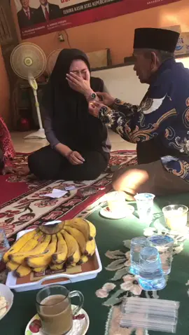 #masyaallahtabarakkallah terimakasih sudah datang kerumah untuk melangkah ke jenjang yang lebih serius. ya allah. saya sangat terharu dan sangat sedih berada diposisi ini 😭, semoga dilancarkan sampai hari H 🙏