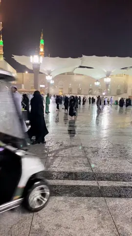 Rain in Masjid e Nabawi #madinah #madinasharif #madina #masjidnabawi #کعبہ_مسجد_الحرام #haramshreef #mecca #makkahmadinah🕋 #foryou #minivlog #islamic_video #makkah #makkahtower