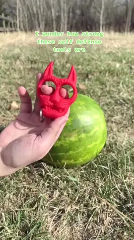 Do you like it? Link in bio😍 #selfdefensekeychain #fypシ #safetyfirst #girls #SmallBusiness #lowestprice