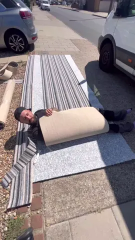 HOW TO FIT STRIPE CARPET ON STAIRS WITHOUT IT FRAYING (without music) #carpet #flooring #DIY #homeimprovement #foryou #vinyl #foryoupage #fyp #5minutecrafts #carpets