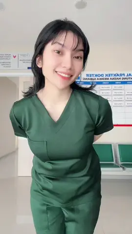 Kaku banget takut ketawan tiktokan #doktertiktok #dokterindonesia #fyp