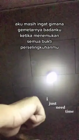 peluk erat untuk diriku sendiri🖤