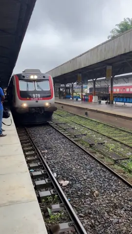 පොඩි මැනිකේ 😍 #travel #podimaniketrain #rainydays