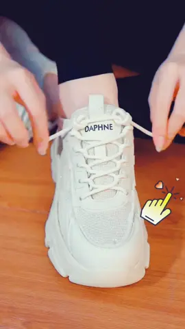 #lace #kasut #snakers #shoes A simple and easy to learn way to tie your shoes