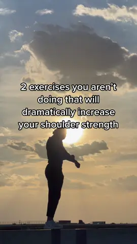 Enjoy your boulder shoulders #STRIQfit #shoulderworkout #pikepushups #handstand #calisthenics