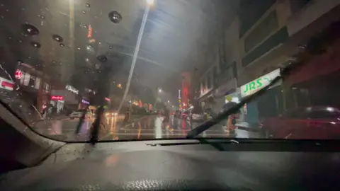 That Rain tho! #baguiocity #baguiofeels #rainynight #sessionroad #baguiosessionroad #carsoftiktok #fyp #baguio2022