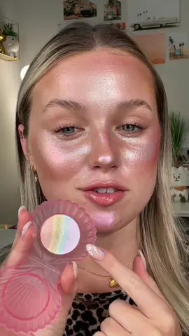 Replying to @urdadsfav1234569 FULL FACE USING ONLY HIGHLIGHTER, too much glow ✨🙆🏼‍♀️