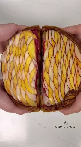 Une 🍑 ? #cedricgrolet #london #pastry