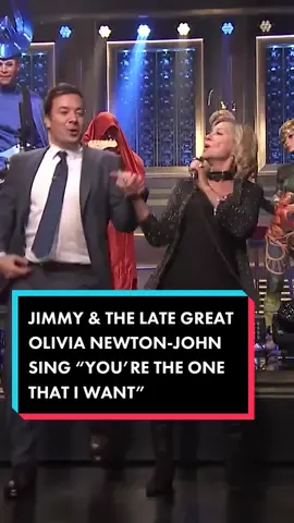 Jimmy and the late great #OliviaNewtonJohn perform an impromptu duet of “You’re The One That I Want” ❤️ #FallonFlashback