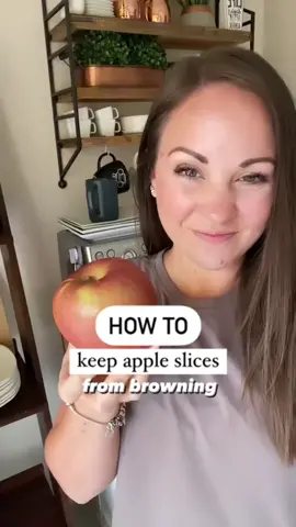 If your kids like apples and you want to prep them for the week - this is perfect!!  #schoollunch #schoollunchideas #schoollunchbox #schoollunchboxideas #schoollunchprep #foodprep #foodprepping #foodpreptips #mealprep #mealprepideas #mealprepping #mom #momlife #momsofinstagram #preemiemom #nicumom