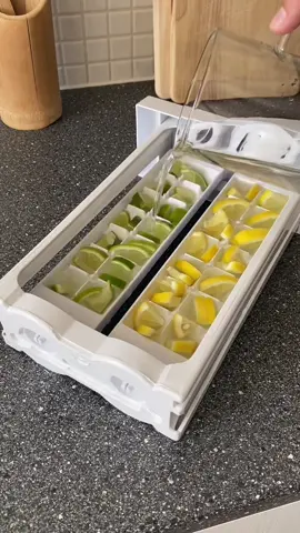 So refreshing 🤩 #heatwave #asmr #foodtiktok #satisfying #LifeHack #fruit #healthy #Summer #kitchen #icecube