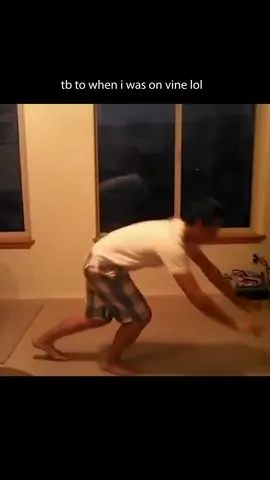 my back hurt for days 💀 #throwback #vine #fail