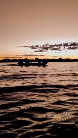 Orla de Porto Nacional - TO #sunset #sunsetlover #sunsets #pordosol #pordosollindo #pordosoltumblr #riotocantins #portonacionaltocantins