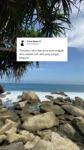 Pura- pura bahagia itu perlu. #yurayunita #tuturbatinyura #duniatiputipu #fyp