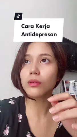 Antidepresan itu gak bisa nyembuhin depresi ya, tapi untuk redain gejalanya. Dia bekerjanya nyeimbangin senyawa kimia di otak kita namanya neurotransmitter. Jadi, emosi kamu ga keluar ekstrim kaya biasanya karna kadar serotonin (yang buat nyaman & bahagia) di otak bisa lebih banyak & gejalanya membaik. Dapatnya harus lewat konsultasi dgn profesional & resep. Jangan sembarangan beli, banyak efek sampingnya guys.