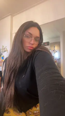 Sin maquillaje parezco de mi edad jejeje (22 años)