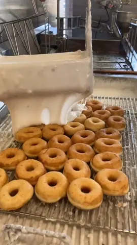 Rate the pour 🤩⬇️ #asmrpour #donutfactory #satisfying