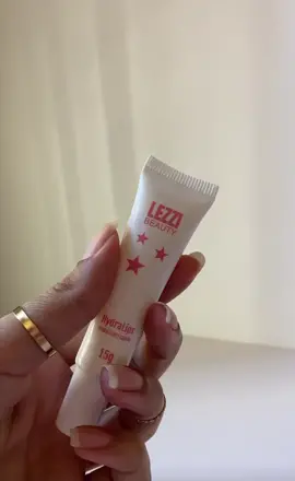 Lábios macios e hidratados 🫦#lezzibeauty #OPalcoETodoSeu 