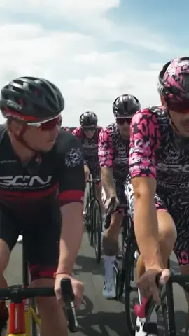 Pro Cyclist vs. Pro Motorcyclist! #GCN #WorldSBK #Superbike #Cycling #Race #fyp #foryou