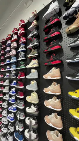 New sneaker store in Jacksonville, FL 👋🏼 #newbusiness #sneakertok #shoecheck #sneakernews #sneakers #jordans #jordan1 #airjordan #sneakershopping #mood #foryoupage #foryou #fyp