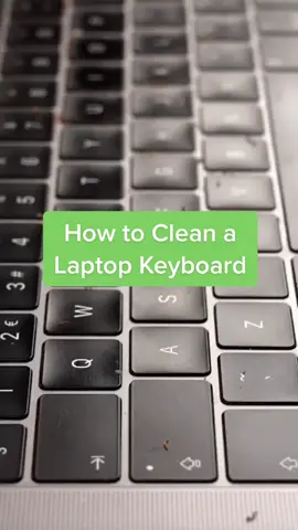 Can’t get those pesky crumbs out of your keyboard💻Keep your space clean with this quick, easy hack🗒#Tech #technology #techtok #hack #keyboard #CleanTok