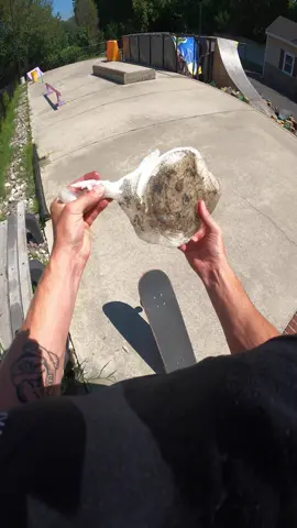 Wax is melting out here 🥵 #skatetok #Skateboarding #backyardskatepark