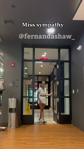 Who are you at the gym? #titokfitnes #fitnesstrainer #fitnessgirl #fitafter40 #treinoparamulheres #pravoce #foryou #fitnesstrainerslife #bostonfit #bostonfitness #tiktokfit #gymlifestyle #gymlifestyledaily #gymmotivation #gymgirlsoftiktok #gymgirlthings @Bo + Tee  @underarmour