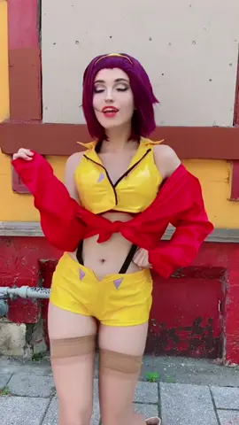 Some Faye pics are up on da website!