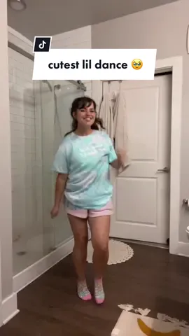 i was too obsessed w/ this song and dance to not try it myself 🥲 dc:  @benevieve #sneakersdance #sneakers