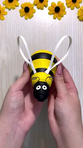 DIY Light Bulb Bee 🐝🌼 #DIY #diyproject #easyideas #craft #Summer