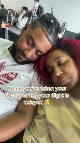 Im supposed to be sleeping ON the plane 😤😫