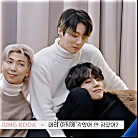 JK hobi banget nyiumin rambut hyung nya..😁😁