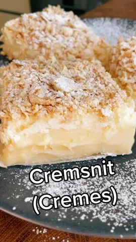 CREMSNIT | CREMES - der Kuchen meiner Kindheit / Prajitura copilariei #cremsnit #cremes #cremsnitcuvanilie #prajituradecasa #traditionalromanesc🇷🇴 #prajituracopilariei #homemadecake #vanillekuchen #backen #kuchenrezept #tiktokfood  #fyp #fypシ #pentrutine #fürdich