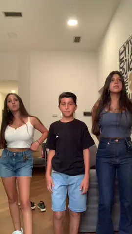 כל אחד רוקד יותר גרוע מהשני