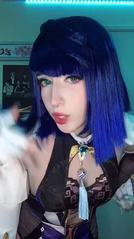 I just got a papercut across the whole width of my pinky omg #yelan #yelancosplay #GenshinImpact #genshinimpactcosplay