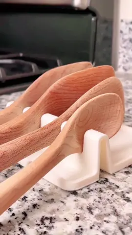 Esse descanso de colher pode evitar aquela bagunça de ficar pingando por toda a casa! (Spoon rest) {src ib @Rachel Meaders } #utensilios #cozinha #shopee #paravoce