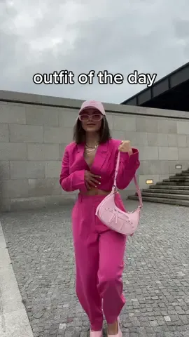 I’m a barbie gurl in a rambo world oder so #fashion #OOTD #style #inspo #fyp #girls #berlin #women