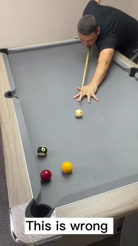 Beginner vs professional ✅                          #8ball #8ballpool #pool #englishpool #billiard #billiards #snooker #sinuca #cushions #tips #thisiswrong #thisisright #bilhar #ultimatepool #professional #thewonder #fy #foryou #fyp #foryourpage