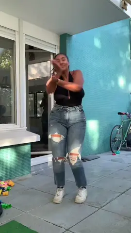 DC : @loicreyel ✨ #afrodance #calmdownchallenge #rema #dance #tiktokdance #viral #fyp