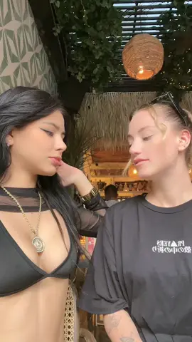 🫣 @karensaldaña